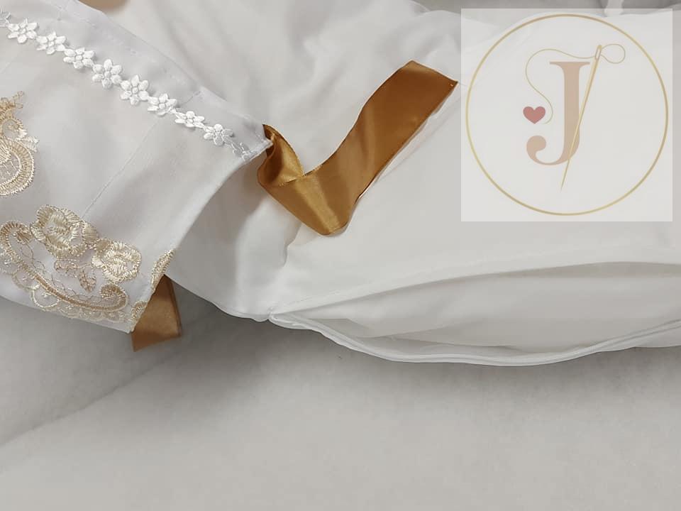 Luxusní slavnostní zavinovačka s bezúdržbovou krajkou - barva - latté - VYPRODÁNO